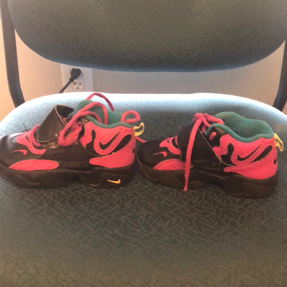 Nike Speed Turf Sneaker 538930 Girls Size 11